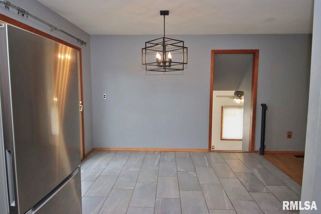 4 PIONEER Court, Pekin, IL 61554