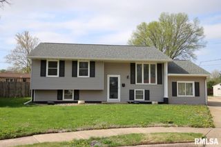 4 PIONEER Court, Pekin, IL 61554
