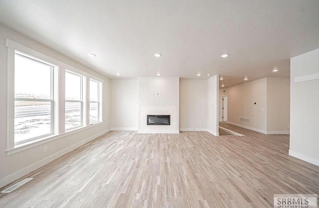 Image 5 of property listing at 522 Vista Ridge Dr, Rexburg, ID 83440