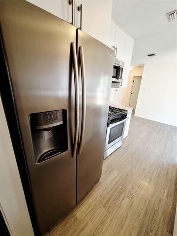 1200 Inland Green A, Austin, TX 78758