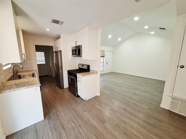1200 Inland Green A, Austin, TX 78758