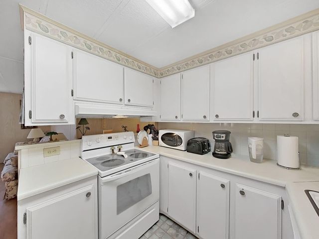 12501 ULMERTON ROAD 140, Largo, FL 33774