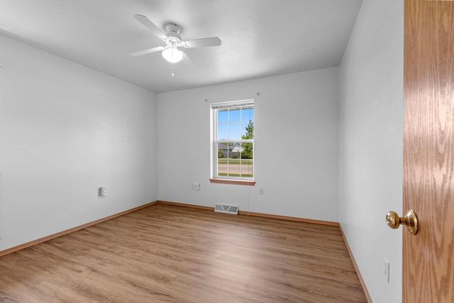 2311 LAWRENCE DRIVE, De Pere, WI 54115
