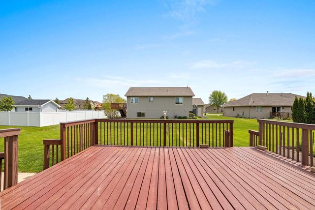 2311 LAWRENCE DRIVE, De Pere, WI 54115
