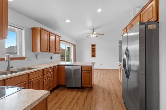 2311 LAWRENCE DRIVE, De Pere, WI 54115