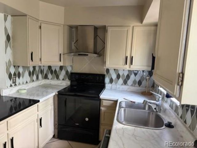 1811 S Quebec Way 256, Denver, CO 80231