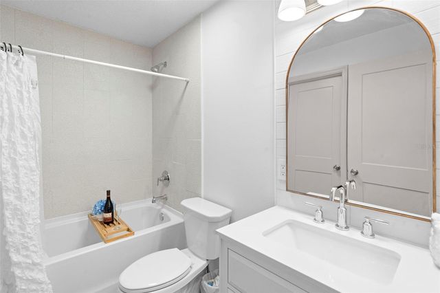 1049 W NEW YORK AVENUE, Orange City, FL 32763