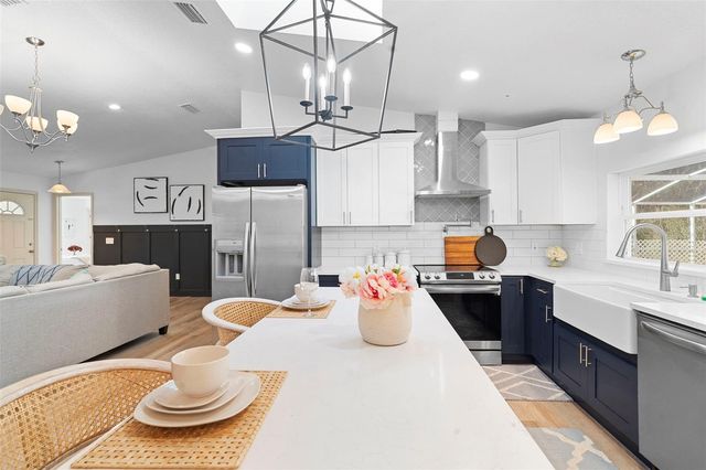 1049 W NEW YORK AVENUE, Orange City, FL 32763