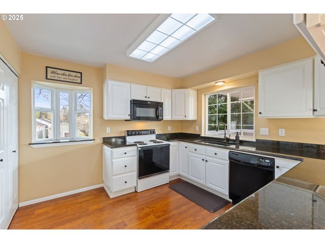 660 JADE St, Sutherlin, OR 97479