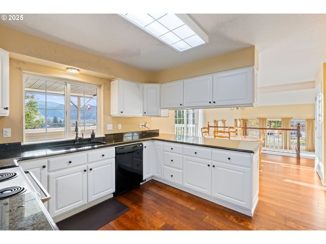 660 JADE St, Sutherlin, OR 97479