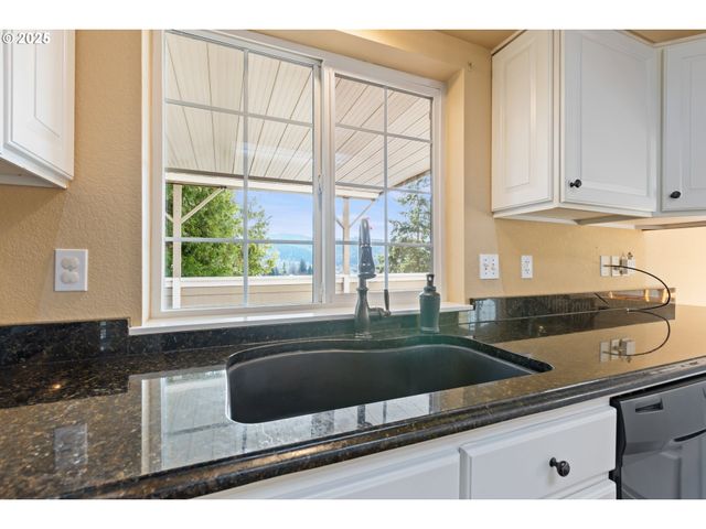 660 JADE St, Sutherlin, OR 97479