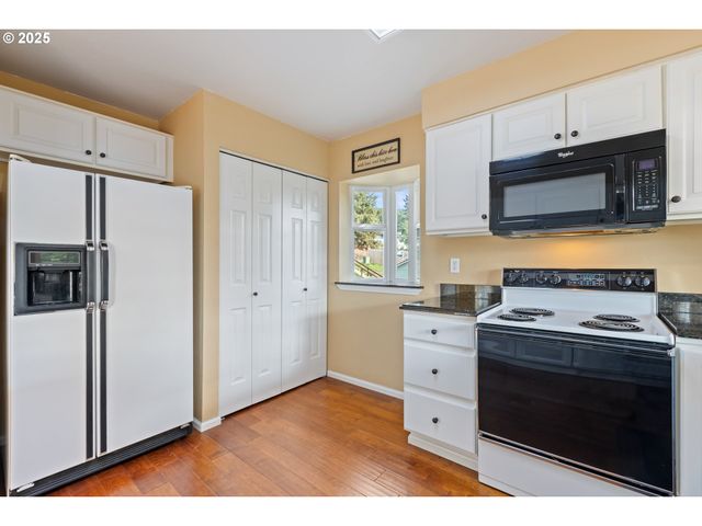 660 JADE St, Sutherlin, OR 97479