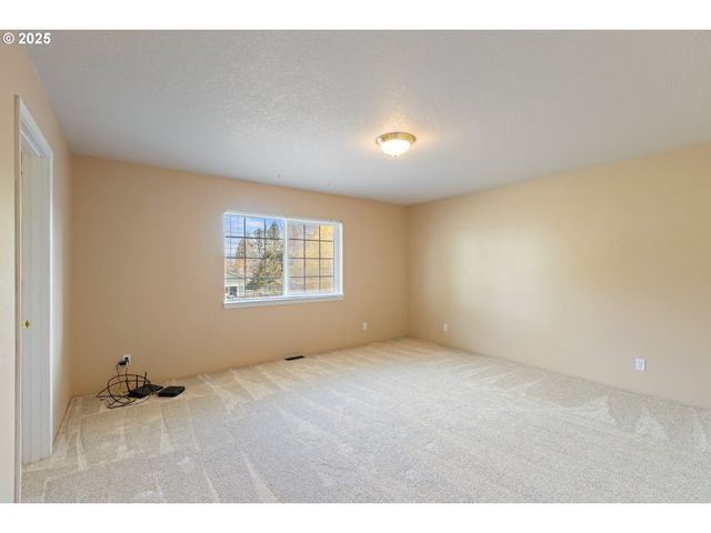 660 JADE St, Sutherlin, OR 97479