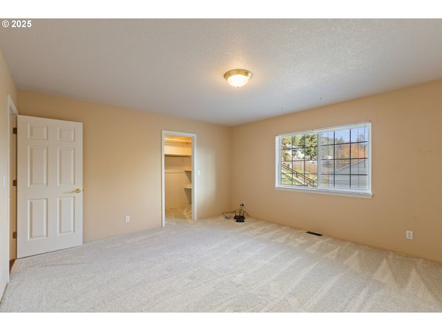 660 JADE St, Sutherlin, OR 97479