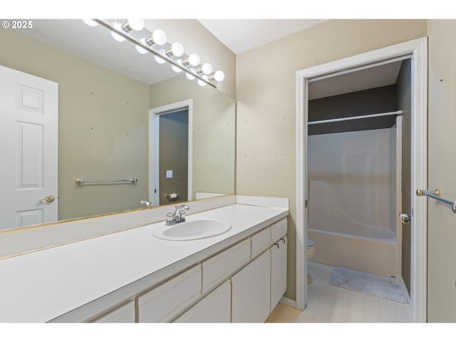 660 JADE St, Sutherlin, OR 97479