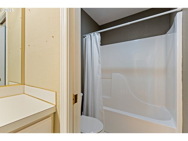 660 JADE St, Sutherlin, OR 97479