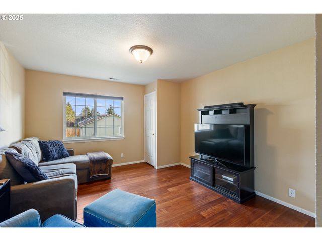 660 JADE St, Sutherlin, OR 97479