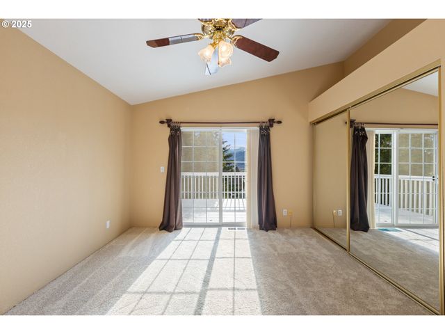 660 JADE St, Sutherlin, OR 97479