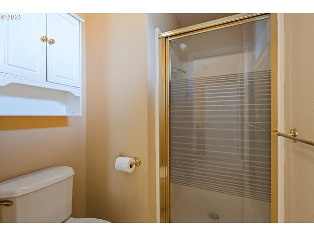 660 JADE St, Sutherlin, OR 97479