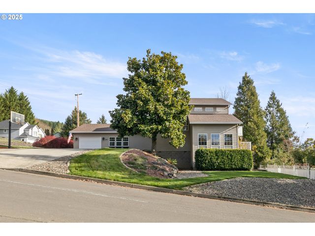 660 JADE St, Sutherlin, OR 97479