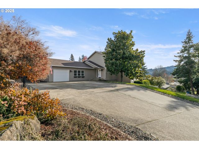 660 JADE St, Sutherlin, OR 97479