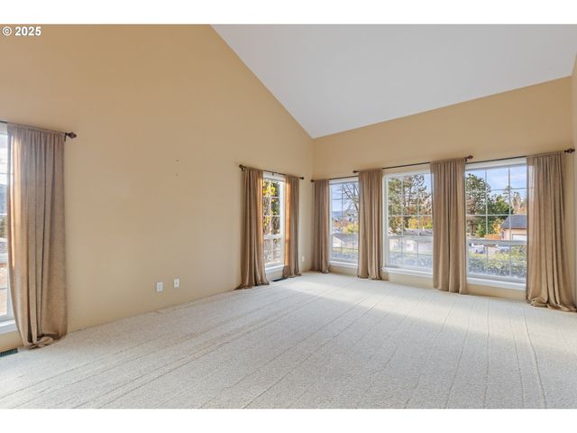 660 JADE St, Sutherlin, OR 97479