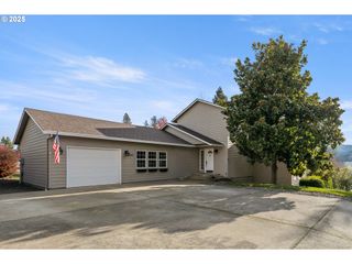 660 JADE St, Sutherlin, OR 97479