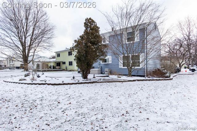 22515 Heatherwoode, Novi, MI 48375