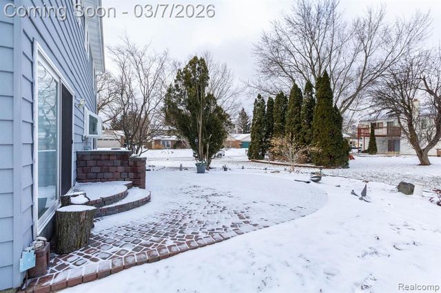 22515 Heatherwoode, Novi, MI 48375