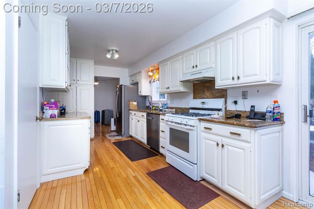 22515 Heatherwoode, Novi, MI 48375