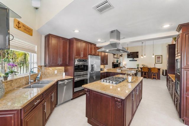17640 Old Cutler Rd, Palmetto Bay, FL 33157