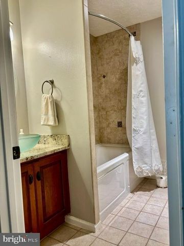 8 OXFORD CT, Chambersburg, PA 17201