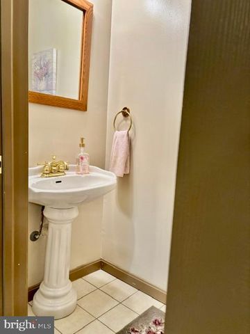 8 OXFORD CT, Chambersburg, PA 17201