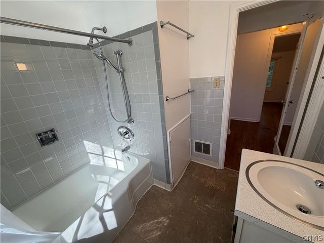 1247 Comstock Avenue, Syracuse, NY 13210