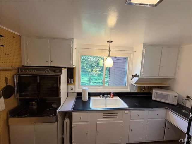 1247 Comstock Avenue, Syracuse, NY 13210