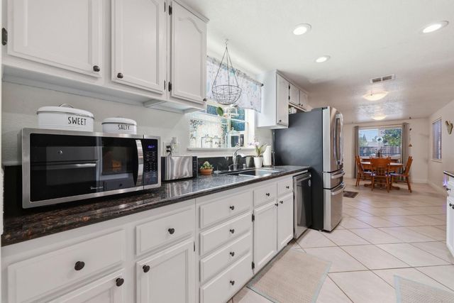 1314 Carnation Ct, Roseville, CA 95661