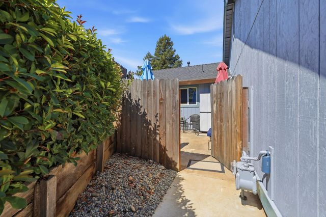 1314 Carnation Ct, Roseville, CA 95661