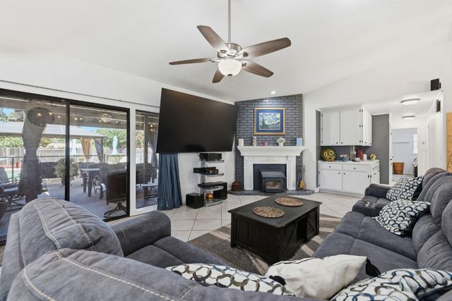 1314 Carnation Ct, Roseville, CA 95661