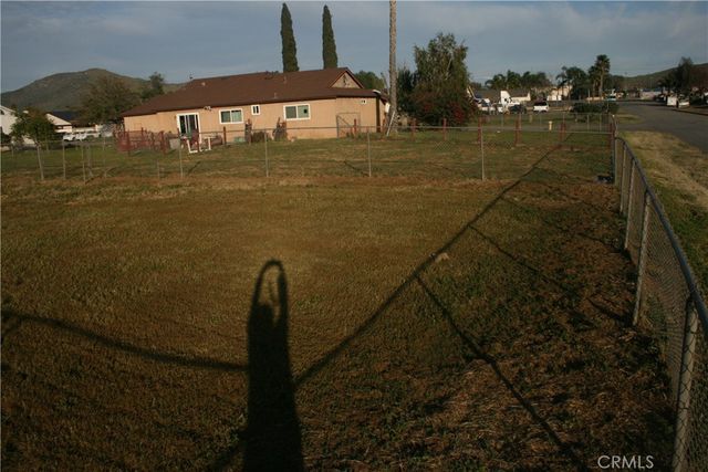 4713 Shetland Lane, Jurupa Valley, CA 92509