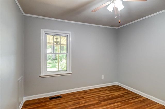 1227 COLONIAL RD, Memphis, TN 38117