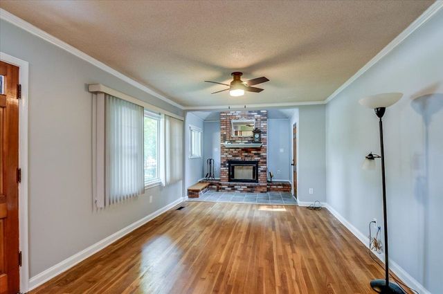 1227 COLONIAL RD, Memphis, TN 38117