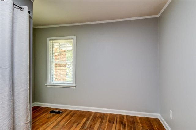1227 COLONIAL RD, Memphis, TN 38117