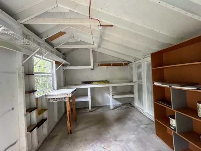 1227 COLONIAL RD, Memphis, TN 38117