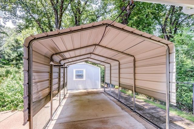 1227 COLONIAL RD, Memphis, TN 38117