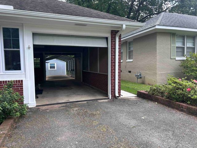 1227 COLONIAL RD, Memphis, TN 38117