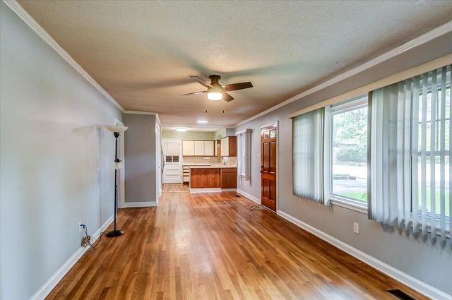 1227 COLONIAL RD, Memphis, TN 38117