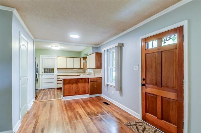 1227 COLONIAL RD, Memphis, TN 38117