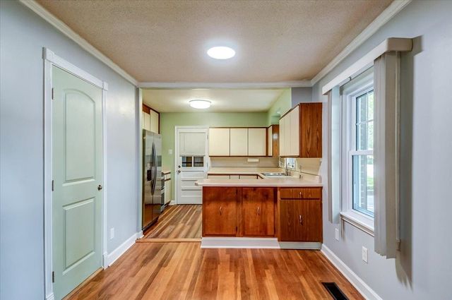 1227 COLONIAL RD, Memphis, TN 38117