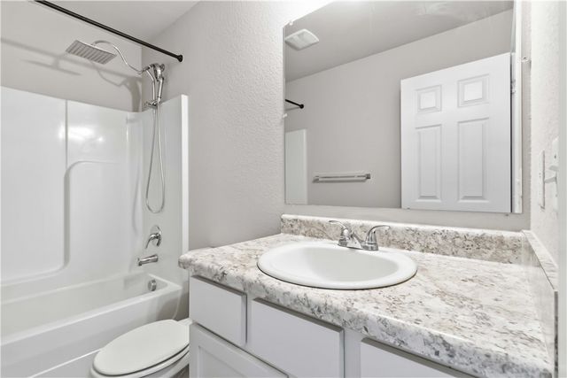 4600 W Hoover Loop, Fayetteville, AR 72704