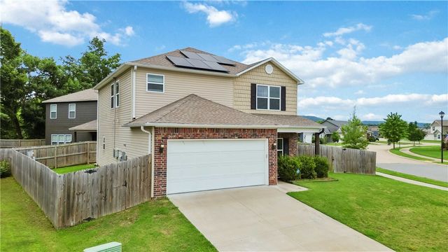 4600 W Hoover Loop, Fayetteville, AR 72704